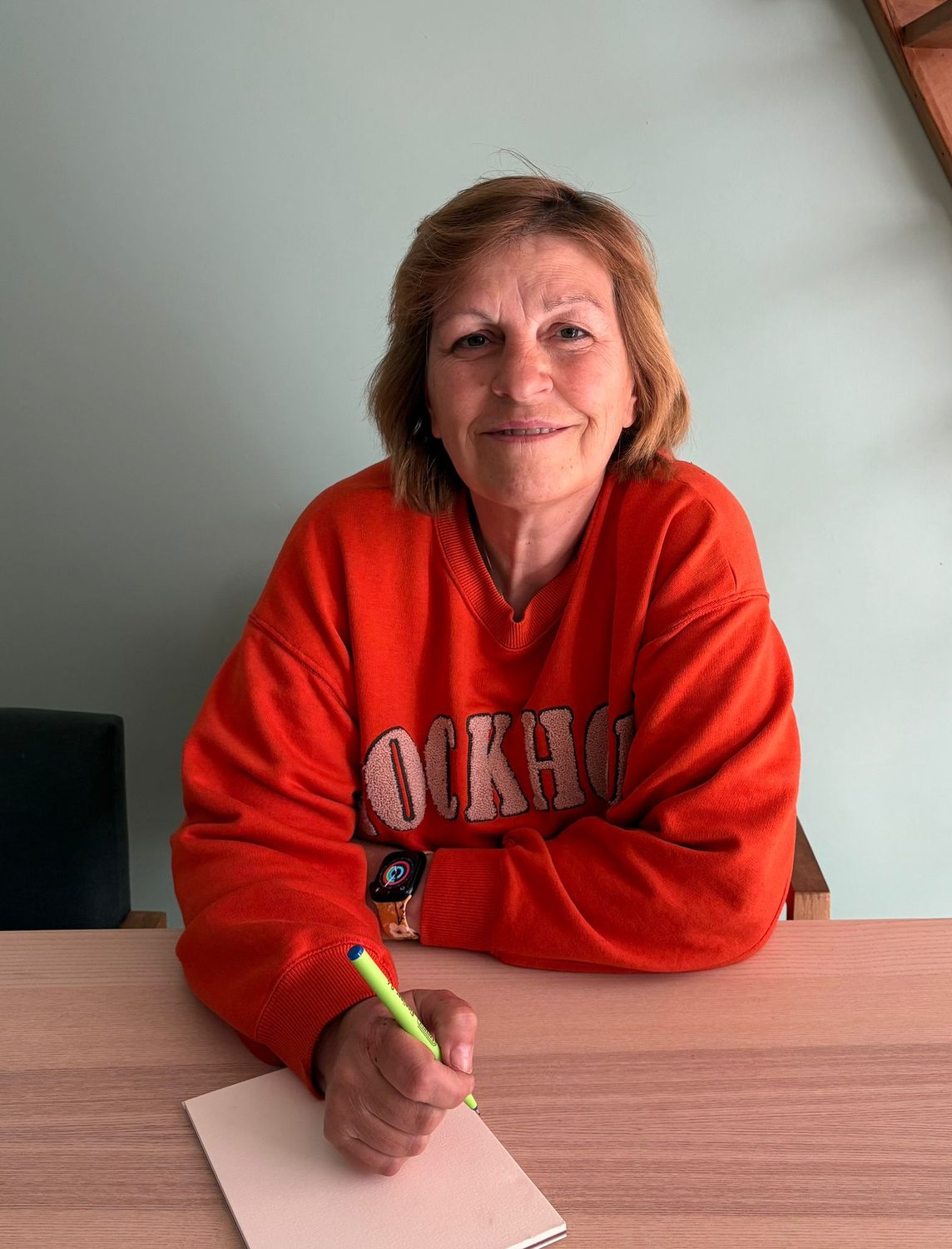 Marian Gevers tijdens een coachsessie aan tafel